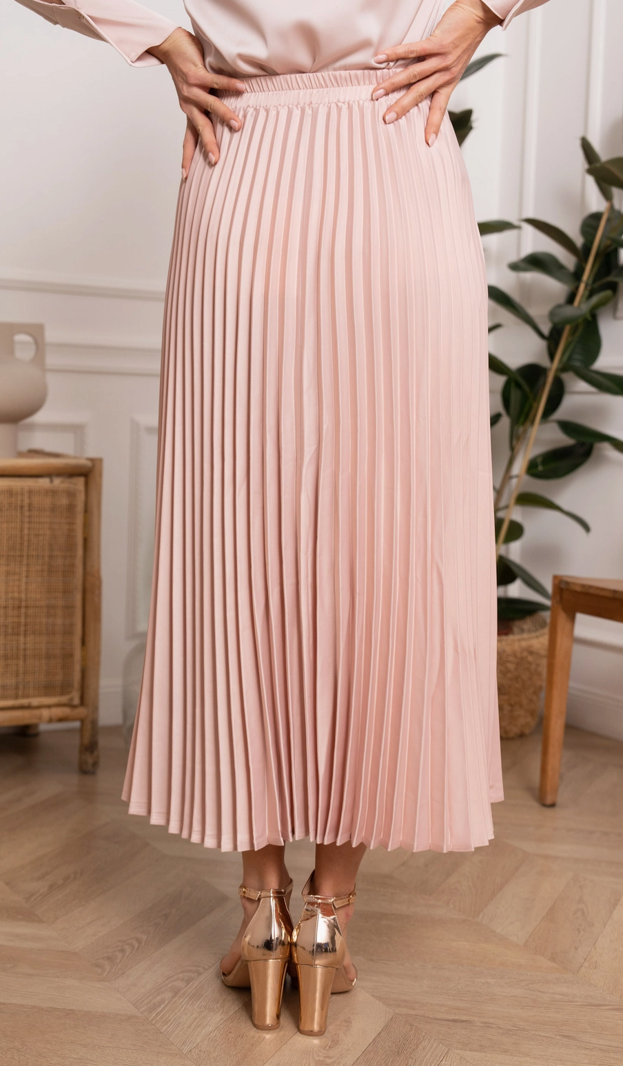Parisian Grace Pleated Skirt