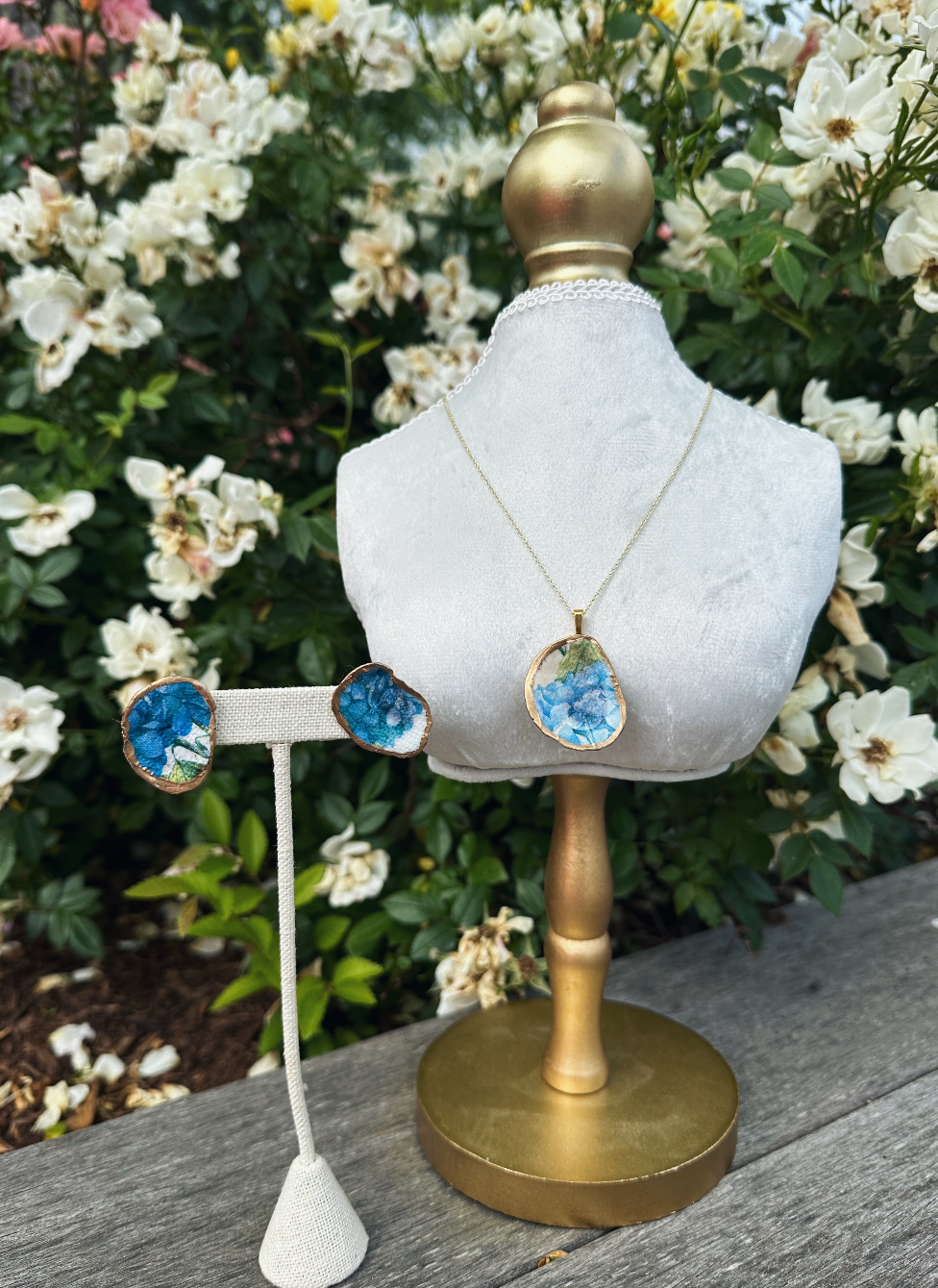 Hydrangea Oyster Treasure Necklace