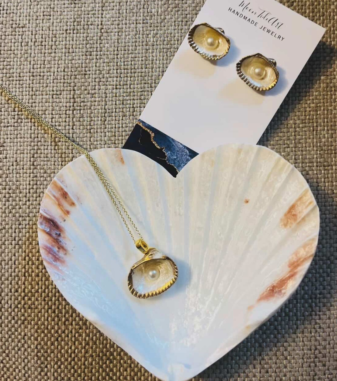 Mini oyster necklace with pearl