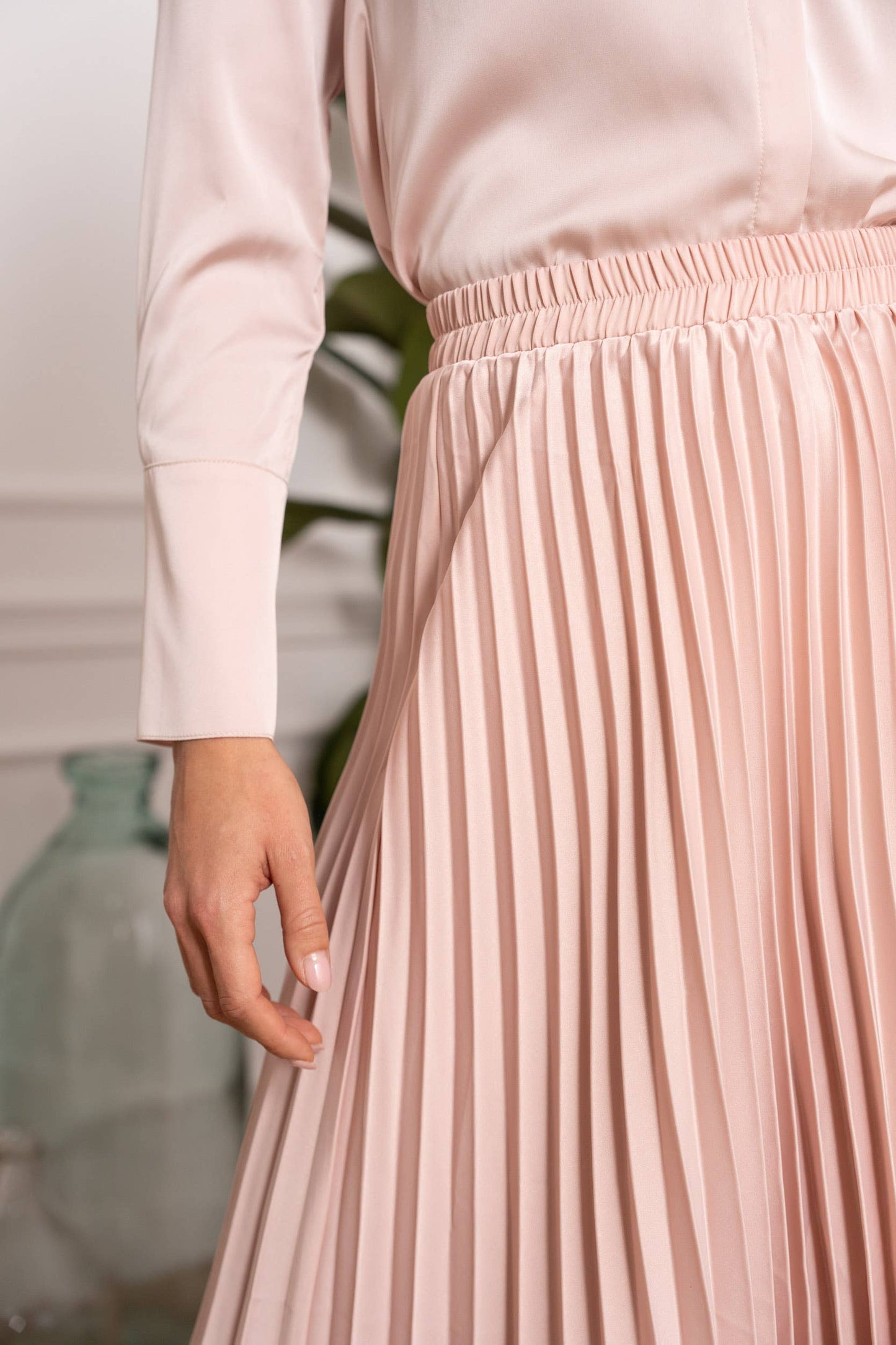 Solid satin pleated skirt