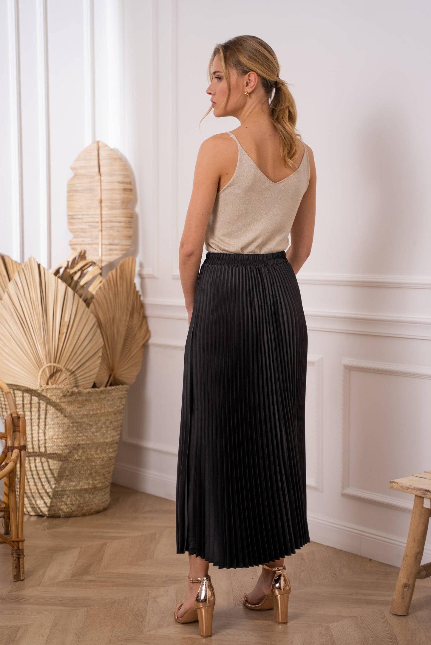 Solid satin pleated skirt
