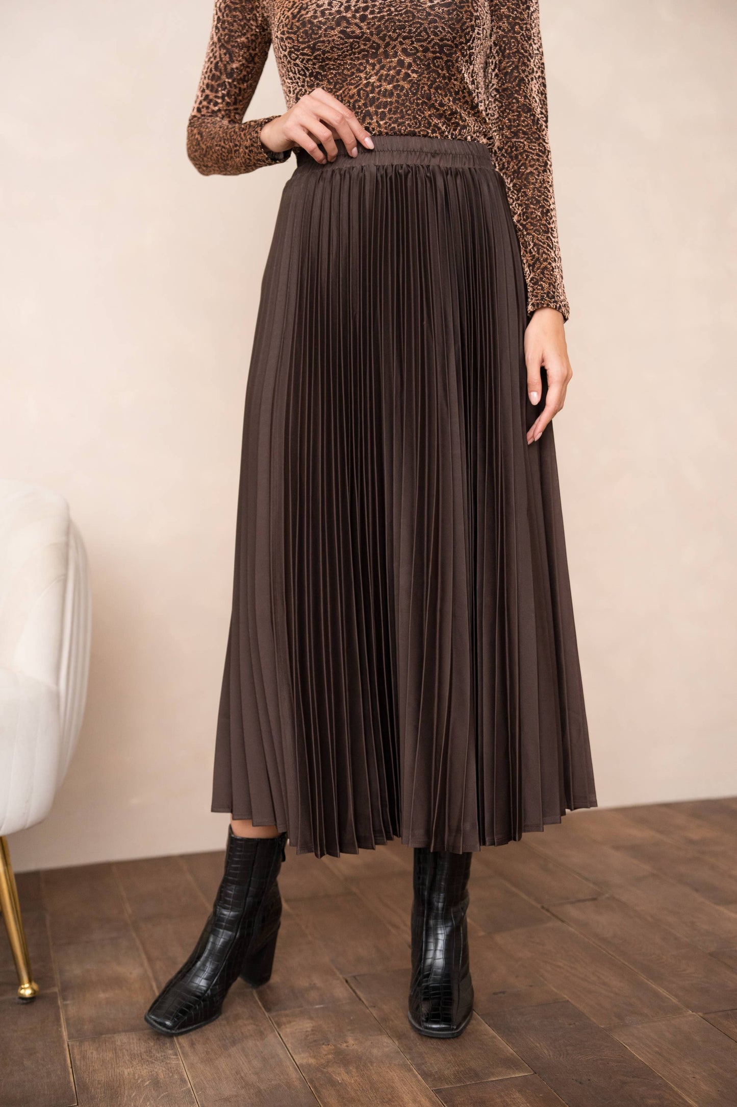 Solid satin pleated skirt