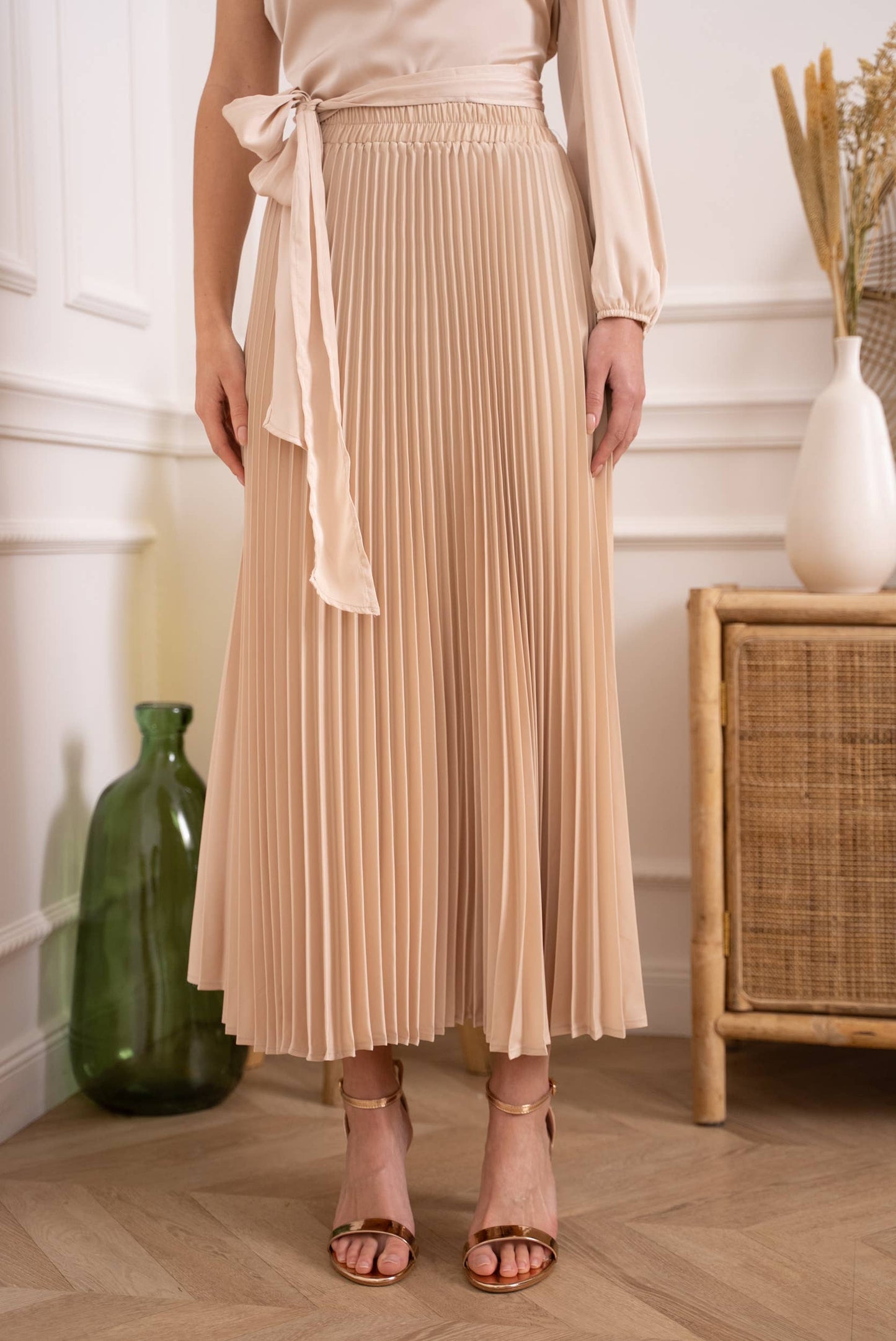 Solid satin pleated skirt