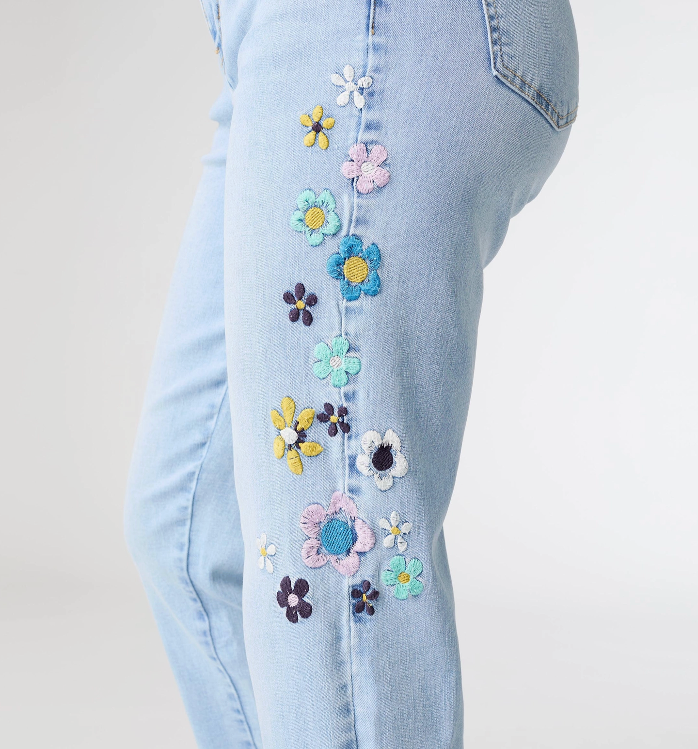 Omazing Flower Embroidery Jeans