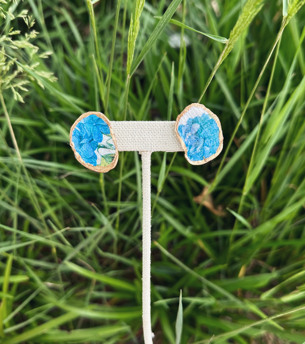 Hydrangea Oyster Treasure Earrings