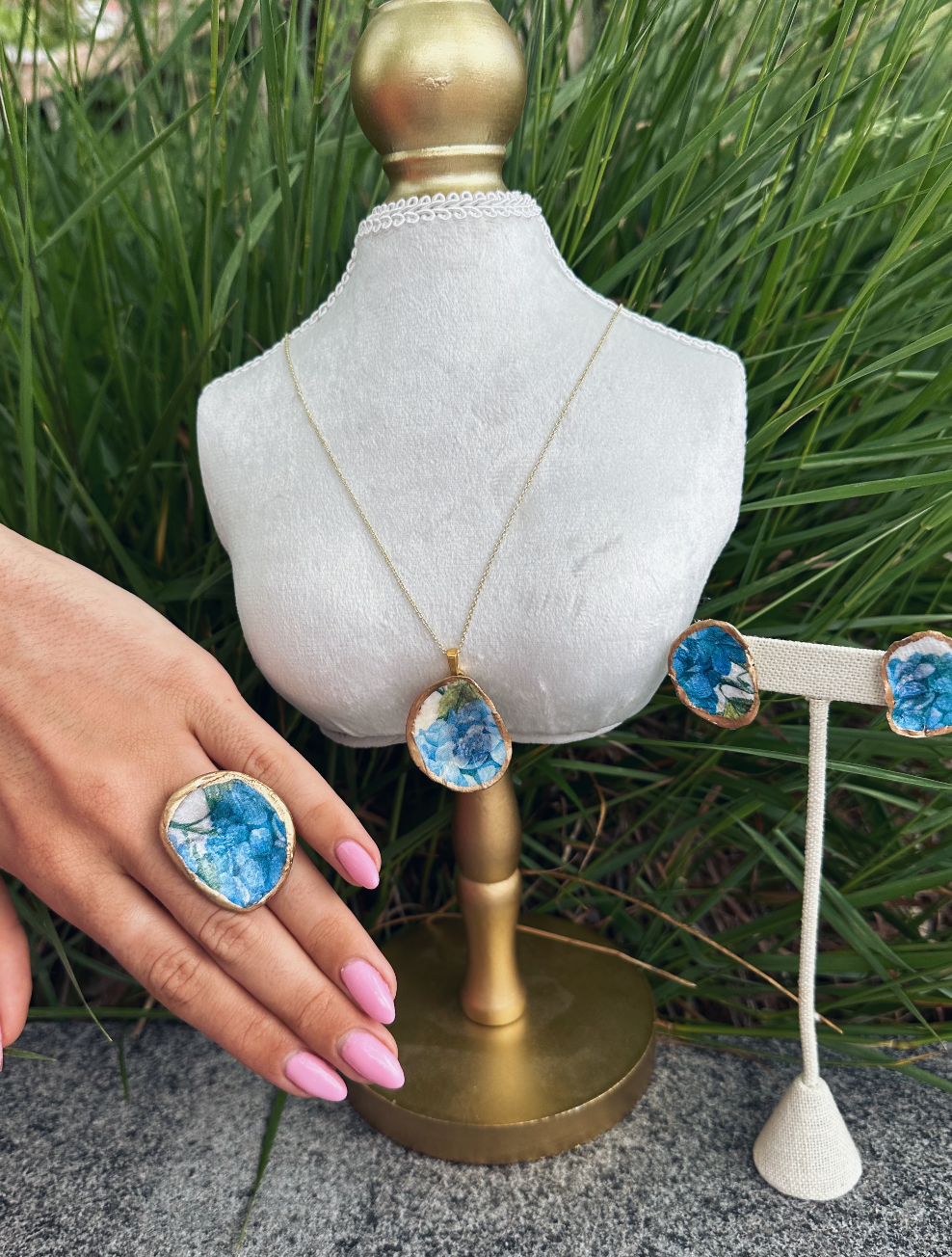 Hydrangea Oyster Treasure Ring