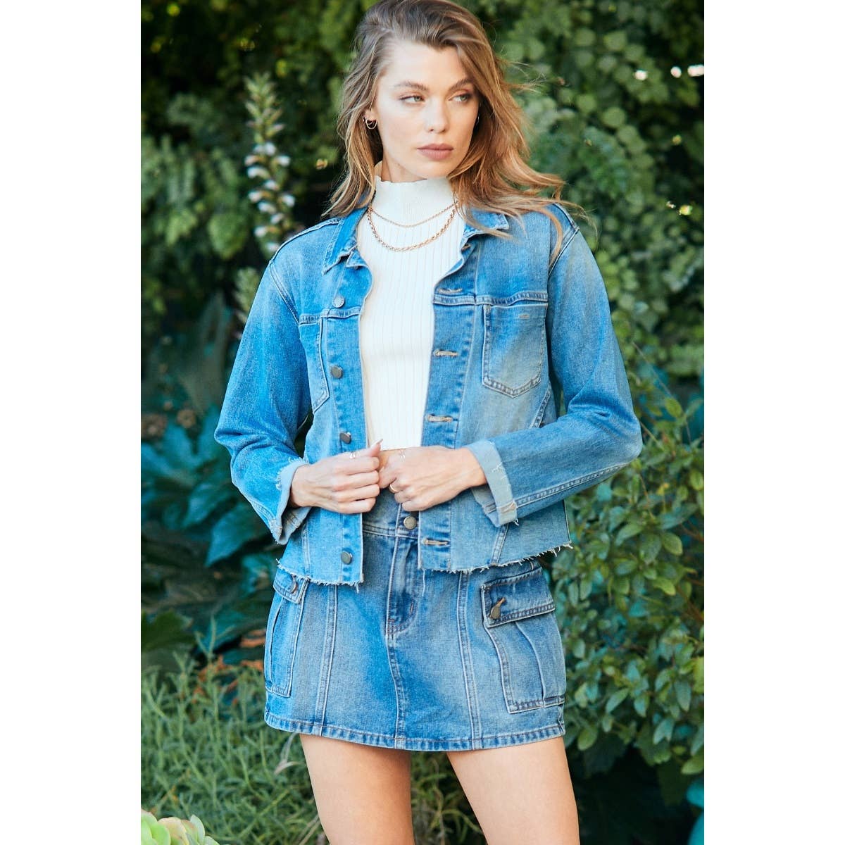 Cutted Hem Cropped Denim Jacket