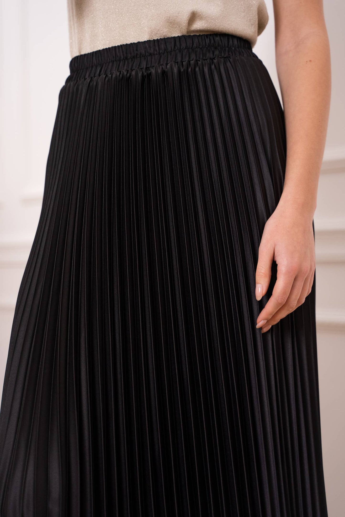 Solid satin pleated skirt