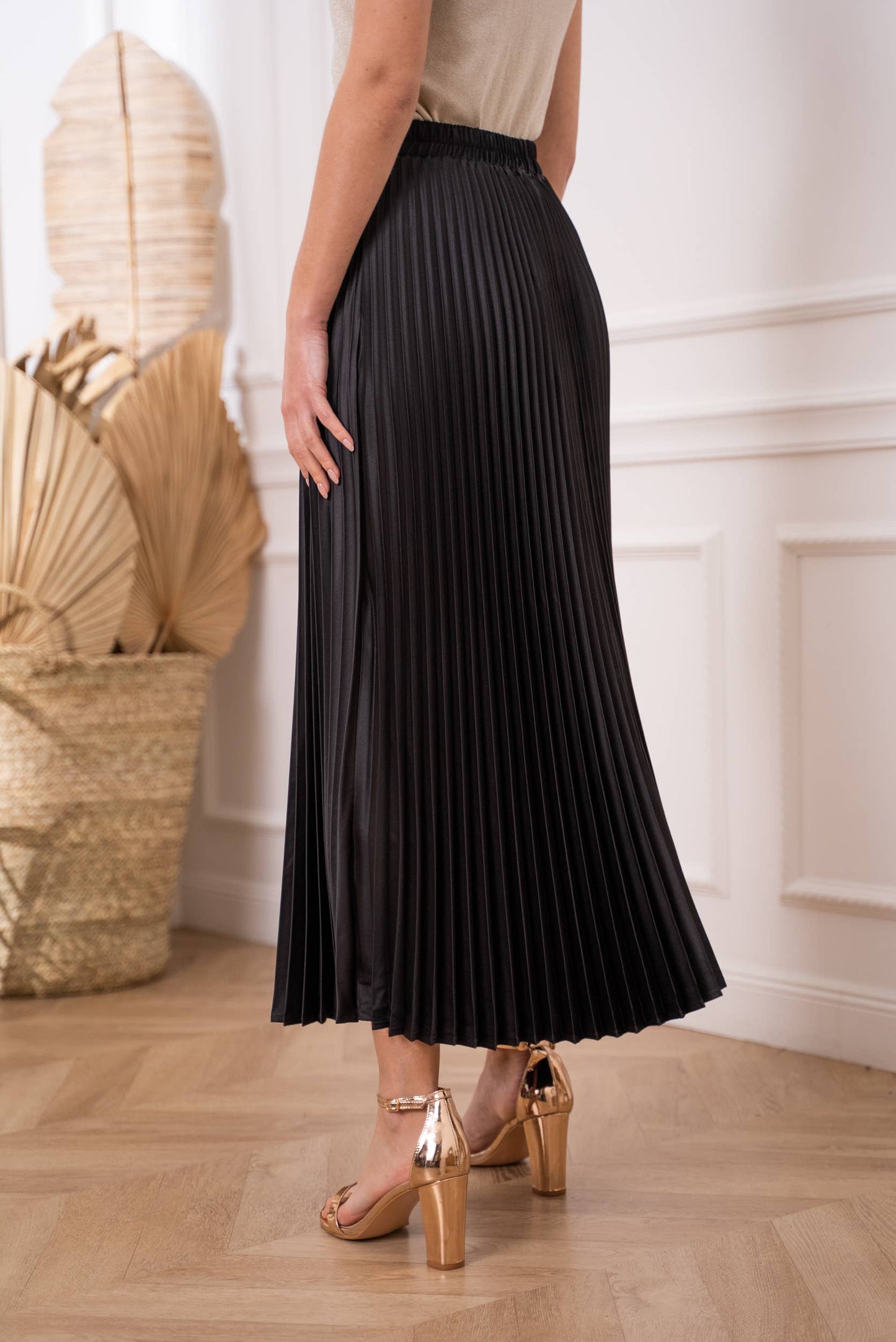 Solid satin pleated skirt